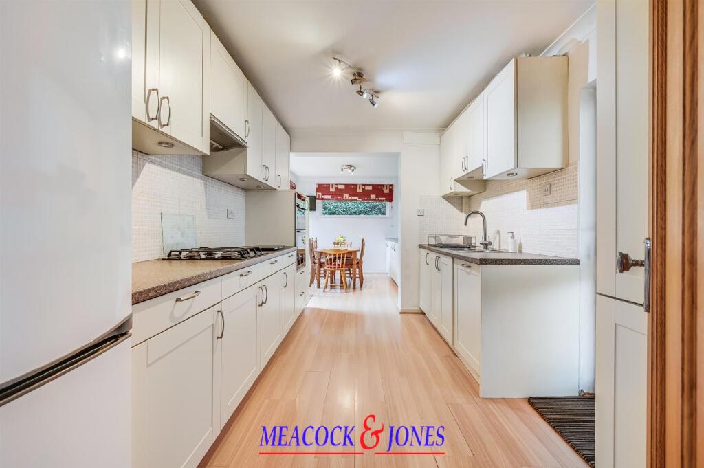 Lordship Close, Hutton, Brentwood - More