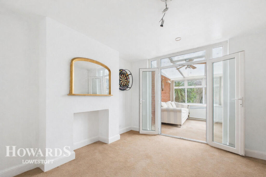 4-bed semi-detached on Oulton Road North, Oulton, £240,000