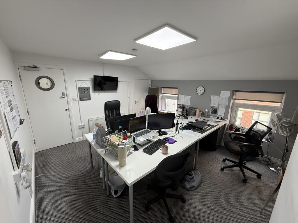 Photo 12