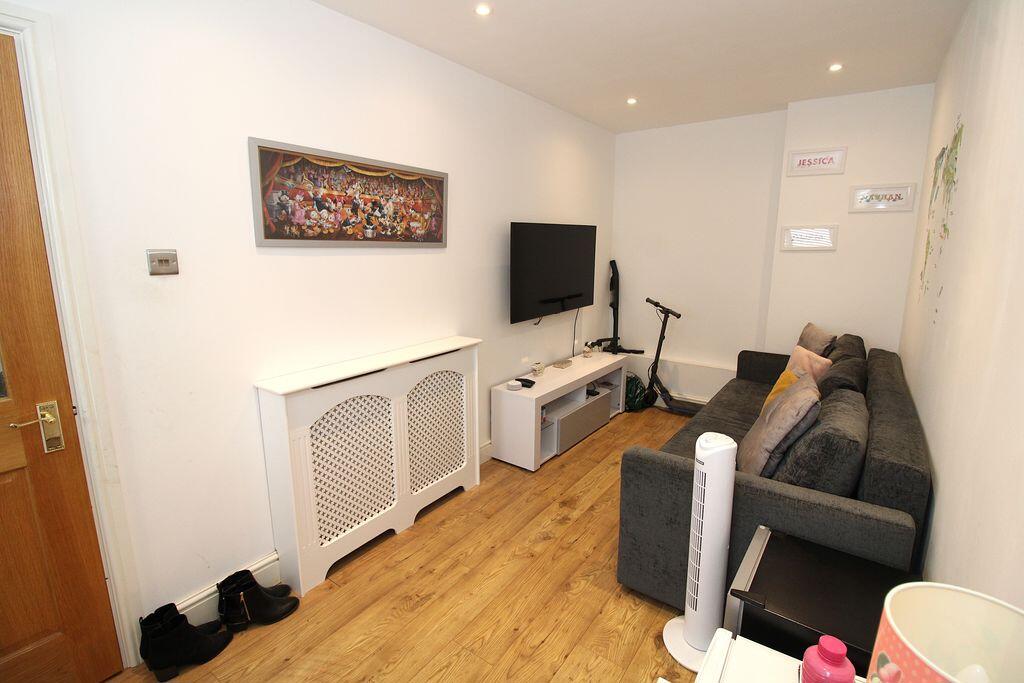 House in Reigate and Banstead, Banstead - View 4