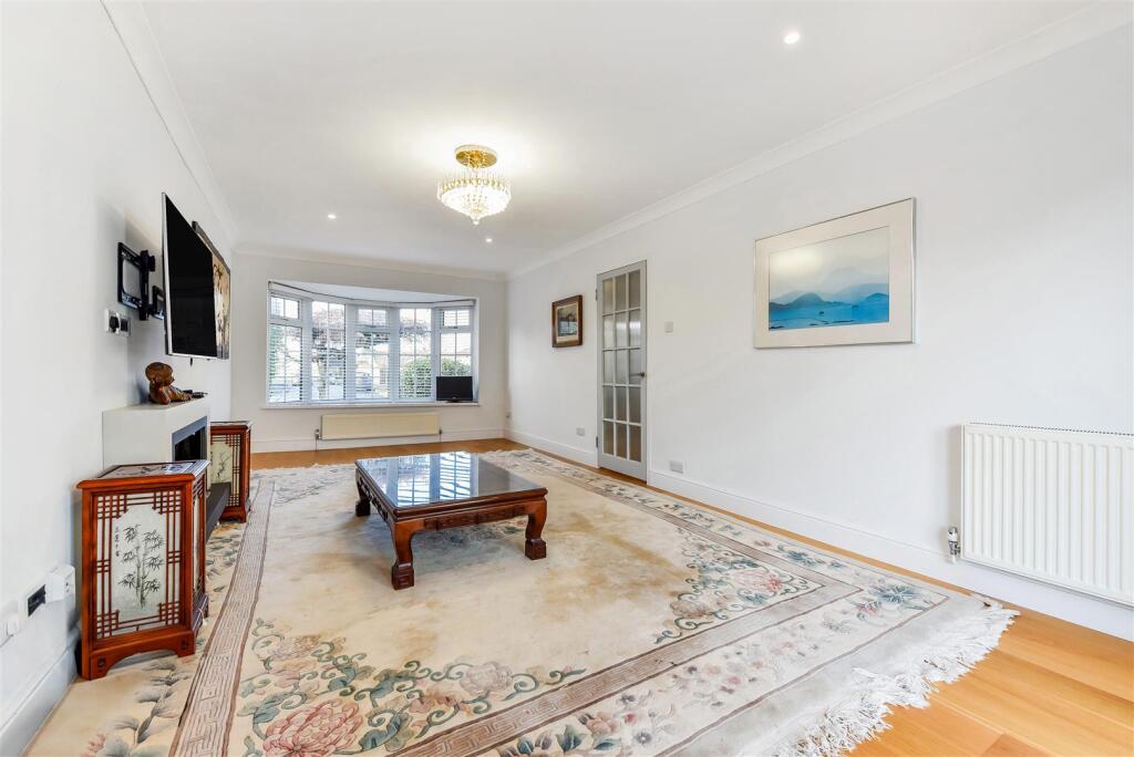 Elmstead Park Road, West Wittering, Chichester photo 4