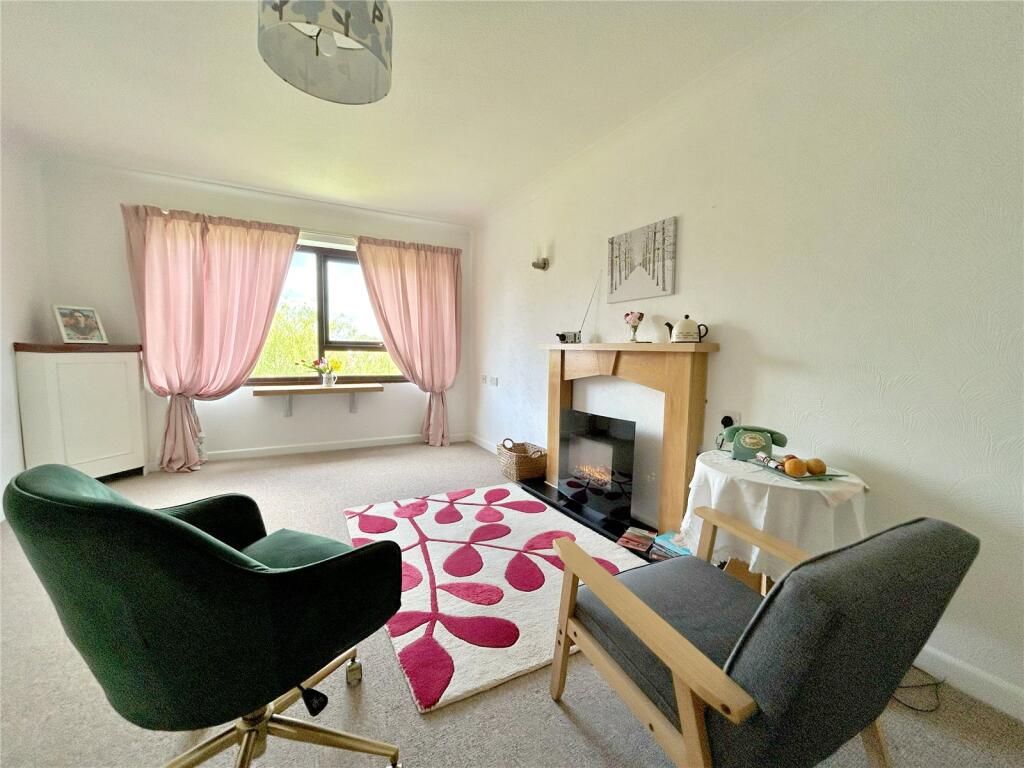 Lymington Road, Highcliffe, Christchurch, Dorset, BH23 photo 4