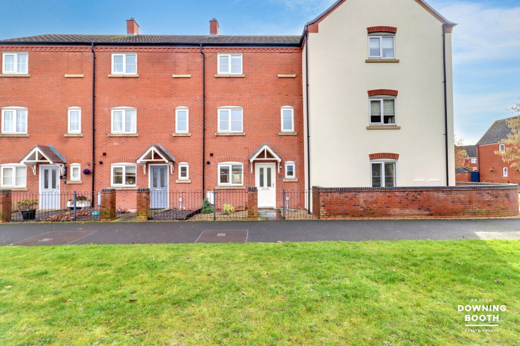 3-bed house on Agincourt Road, Lichfield, WS14 0GH, £325,000