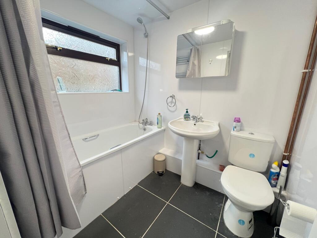 House in Gwauncaegurwen, Neath Port Talbot - View 5