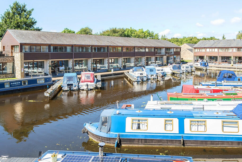 Main image of property: 10 Lapwing House, Tewitfield Marina, Tewitfield, Carnforth, LA6 1GP