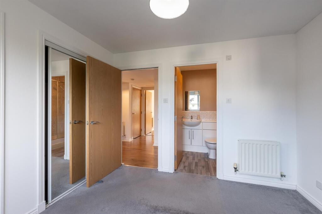 Apartment in Perth, Fairfield - More
