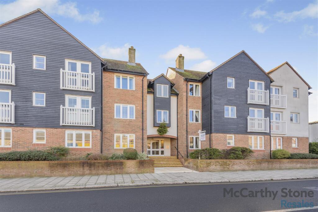 1-bed flat on Queen Street, Arundel, £147,000