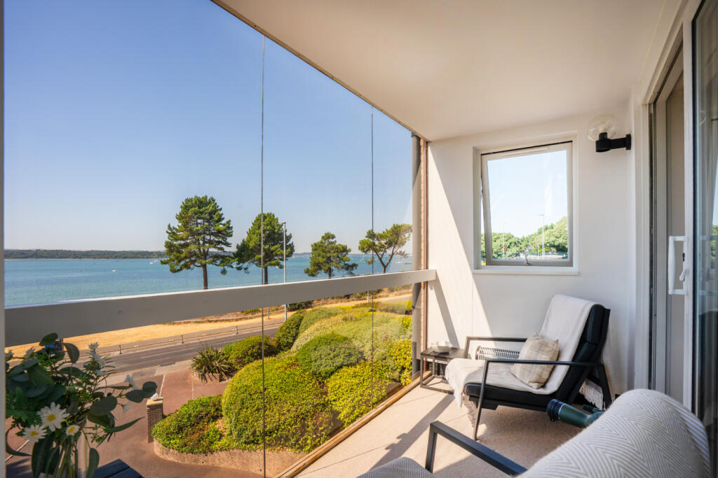 Apartment in Bournemouth - More