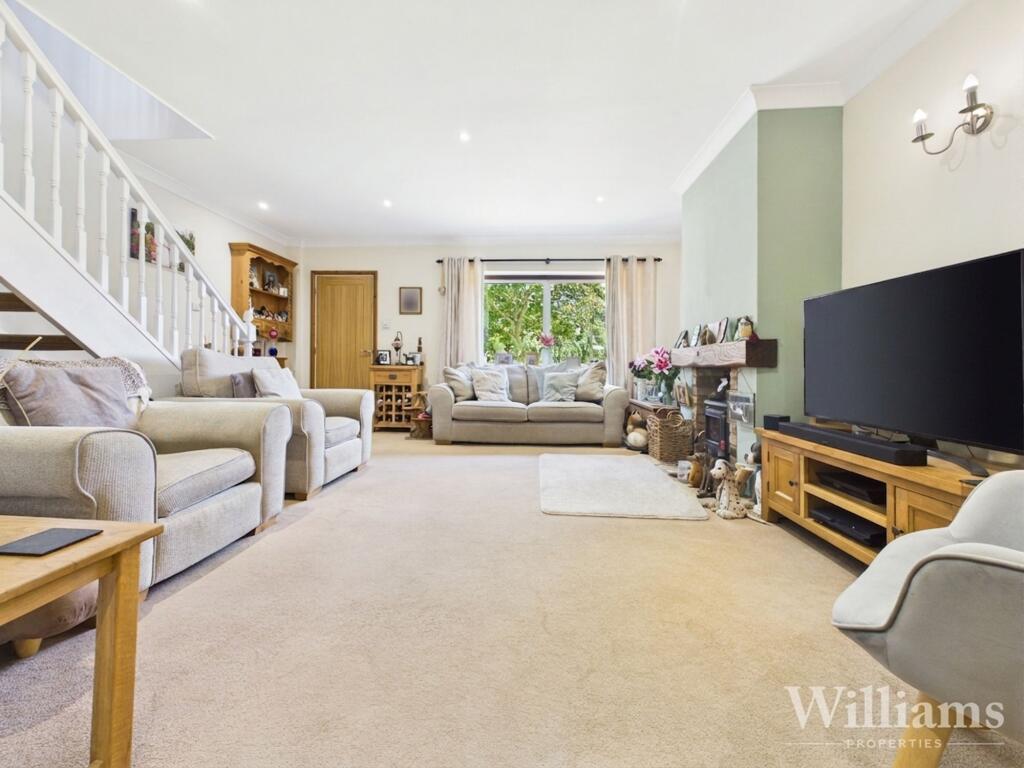 House in Ickford - View 6