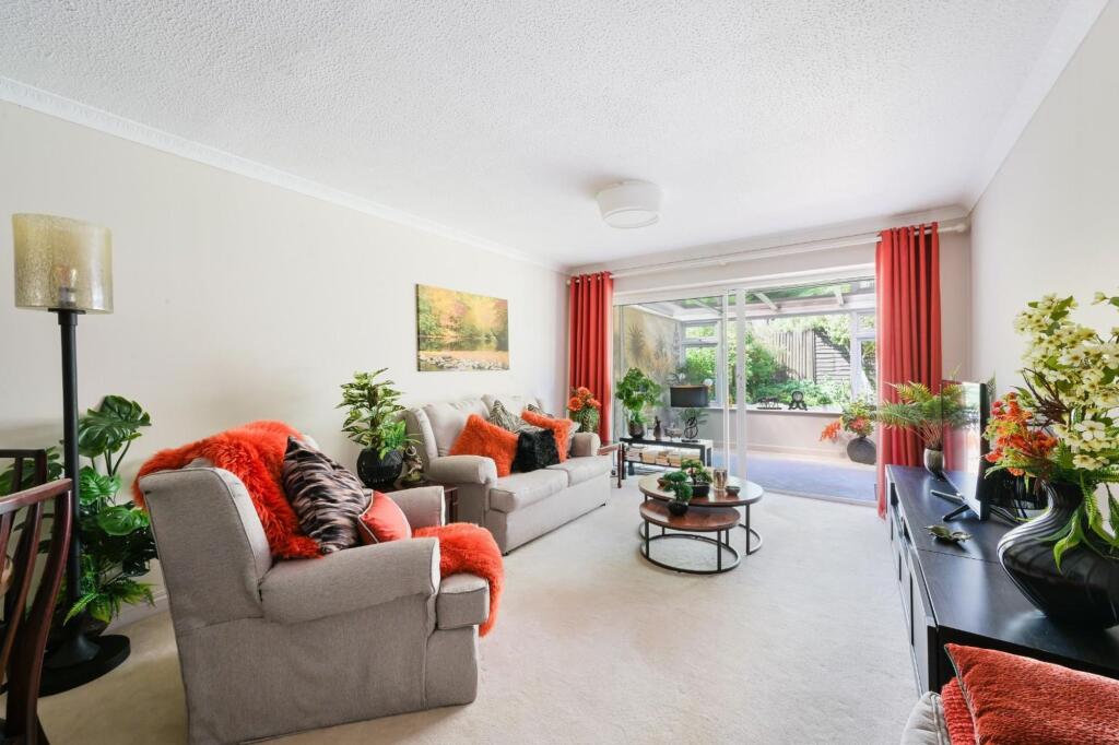 Royal Drive, Epsom, KT18 photo 2