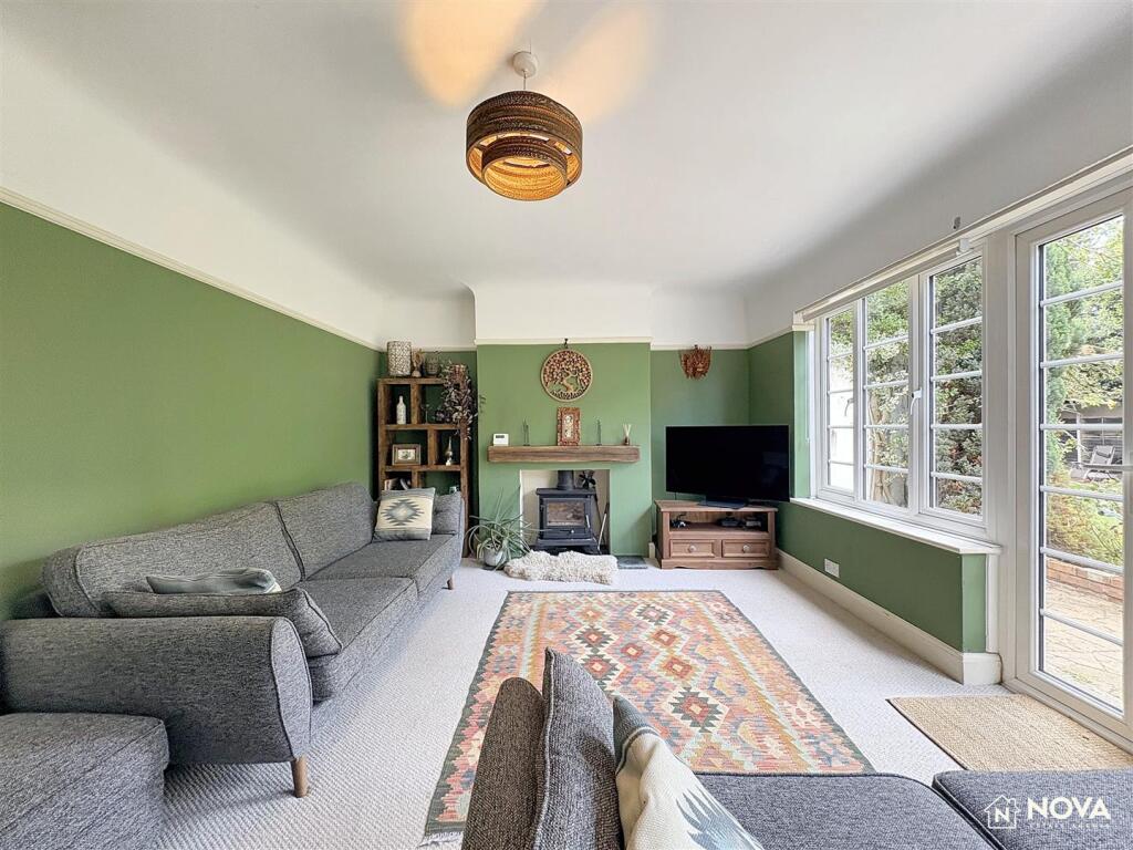 Cranleigh Gardens, Luton photo 3