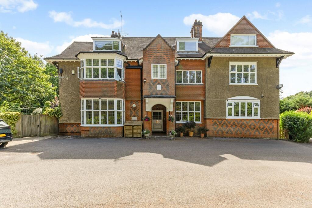 Apartment in Waverley, Farnham - View 2