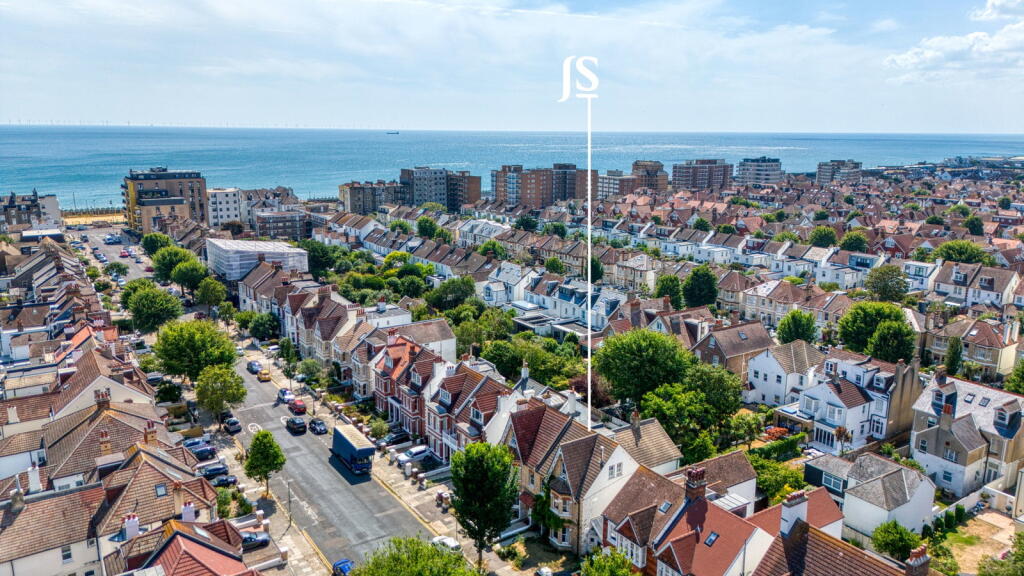 Sackville Gardens, Hove, BN3 4GH - View 2