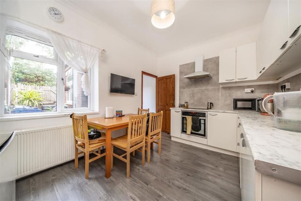 House in London - View 3