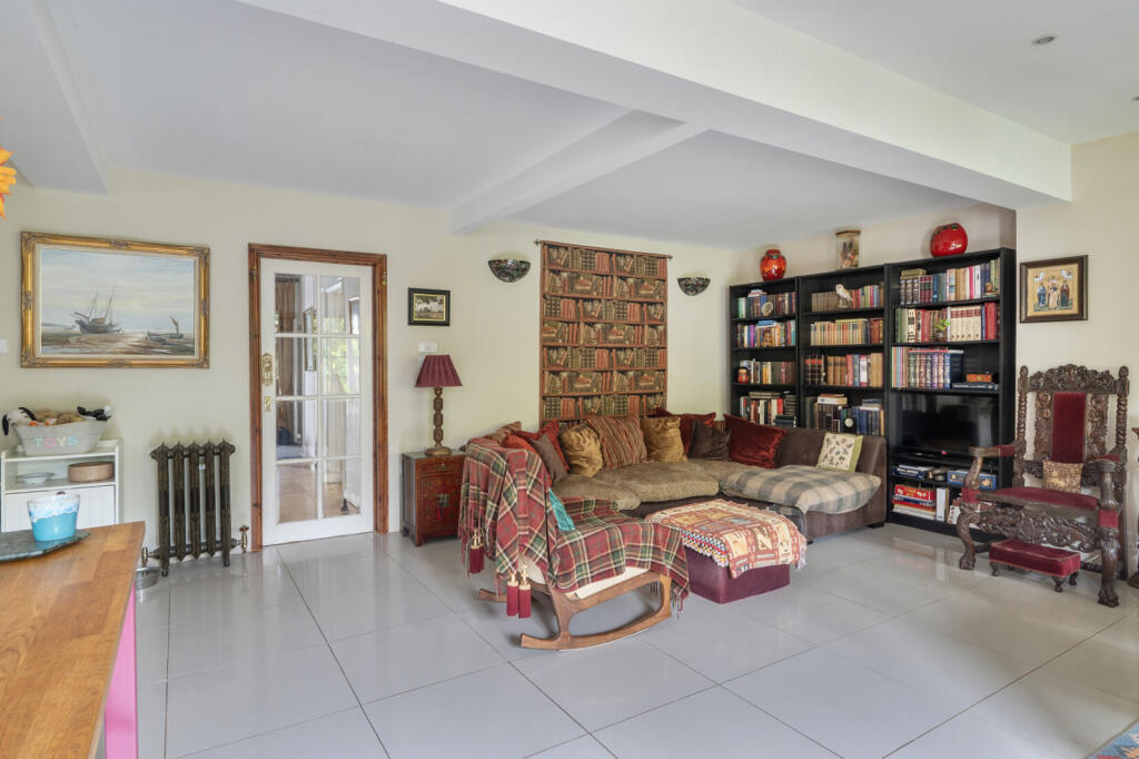 House in Oxford, Wadham Park, New Marston - More