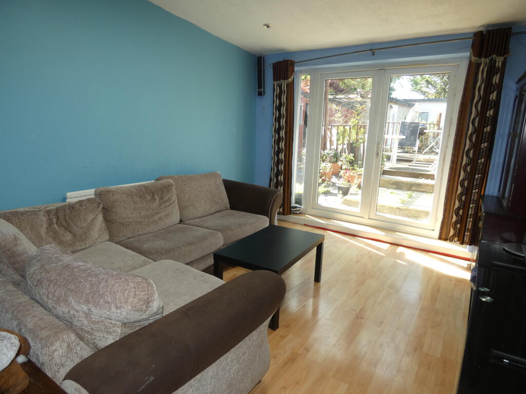 House in Luton - View 4