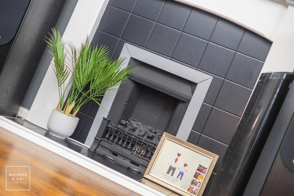 House in Wigan, Westleigh - More