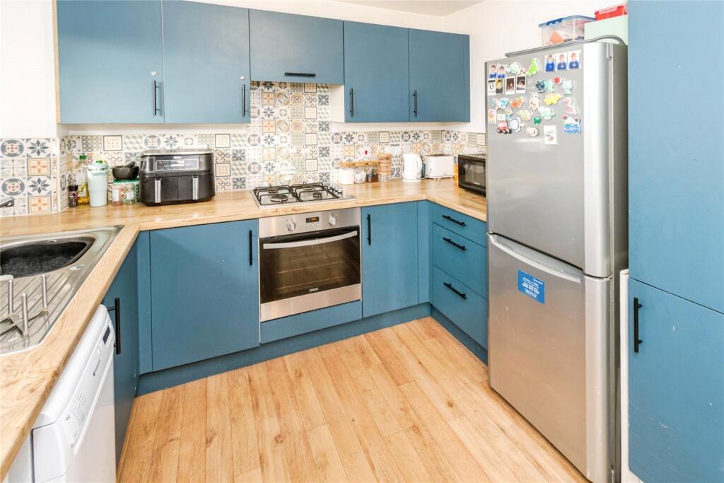 Apartment in Southampton, Maybush - View 2