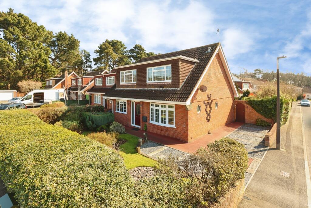 Main image of property: Holywell Close, West Canford Heath, Poole, Dorset, BH17