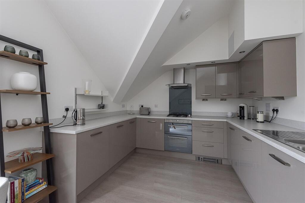 Apartment in St Albans - View 3