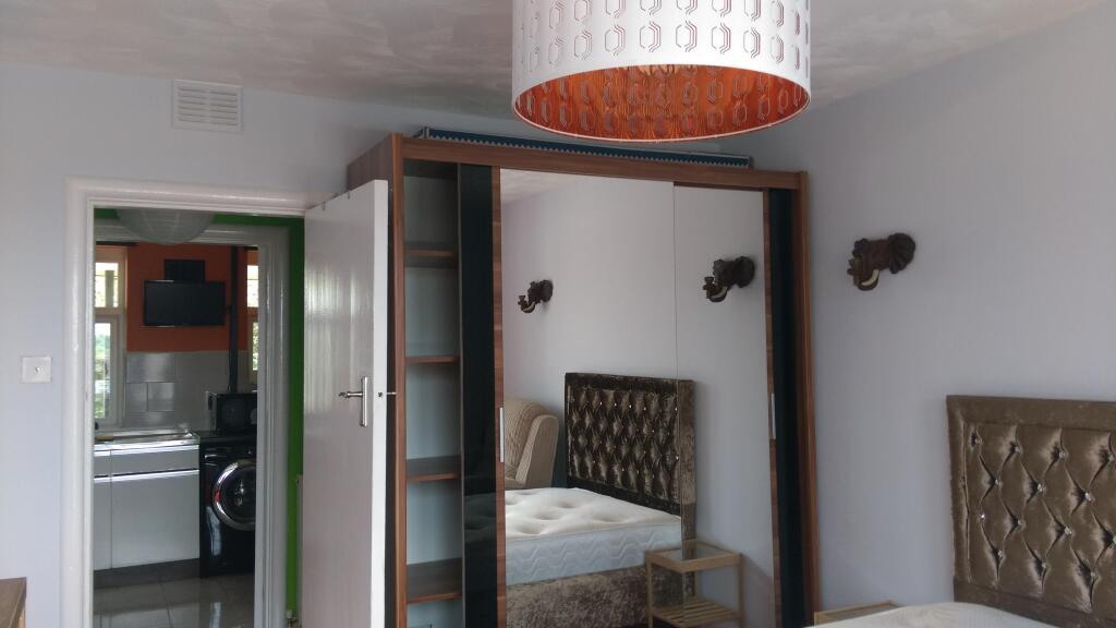 Apartment in Northampton, West Northamptonshire - View 5