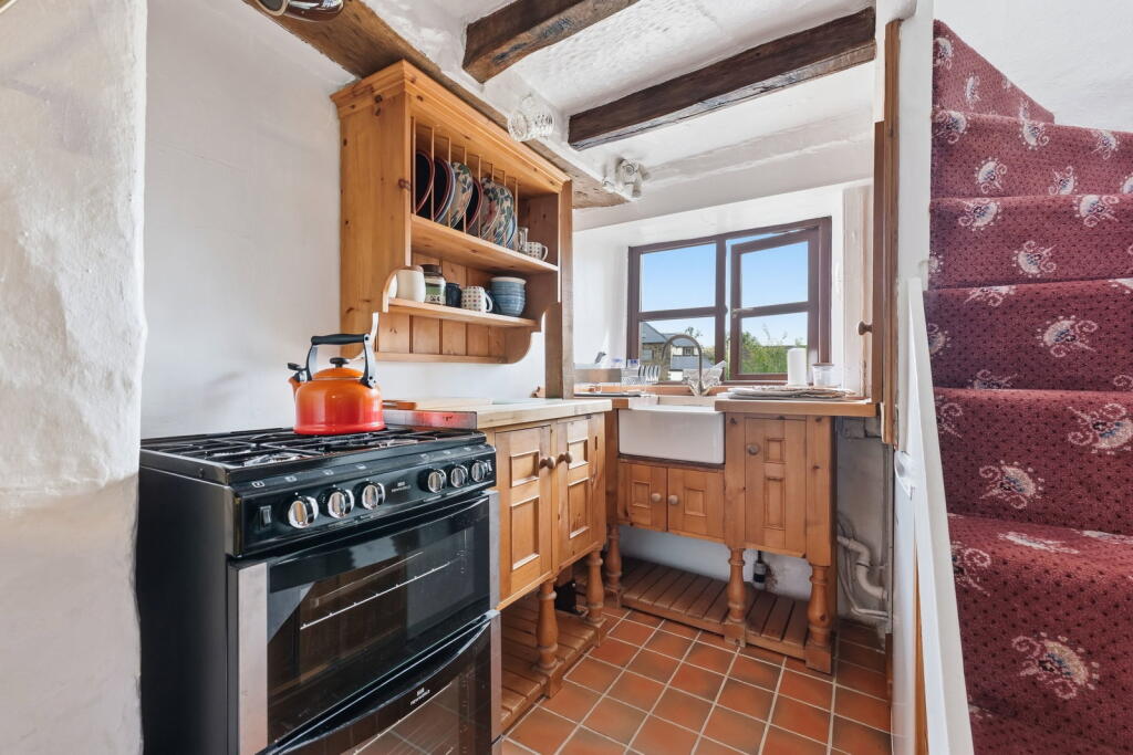 House in Derbyshire Dales, Eyam - More