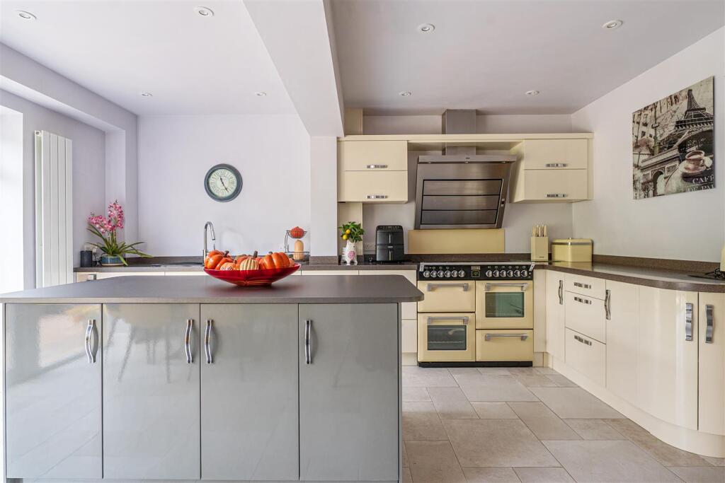 House in Chippenham, Wiltshire - More