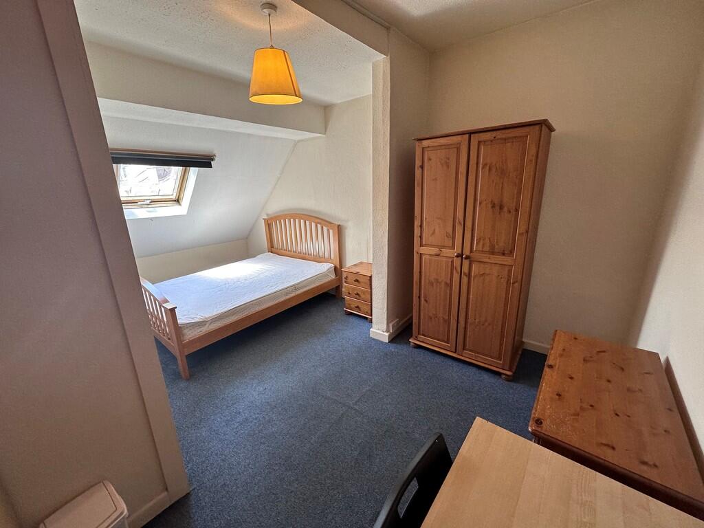 6 bedroom maisonette for rent