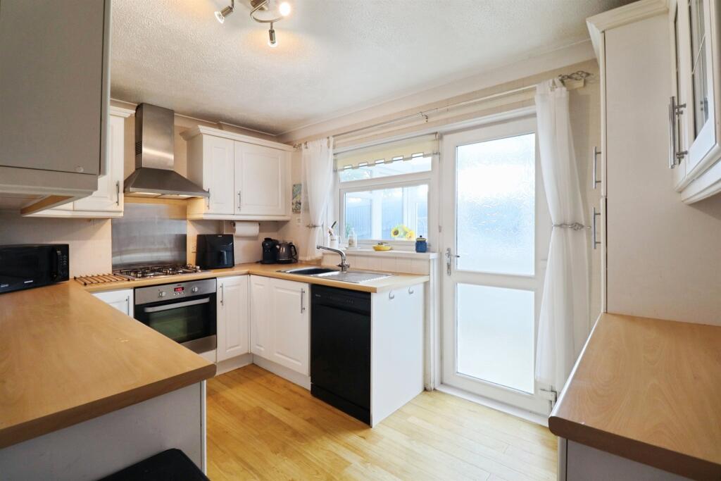 House in Cardiff, Sully and Lavernock - More