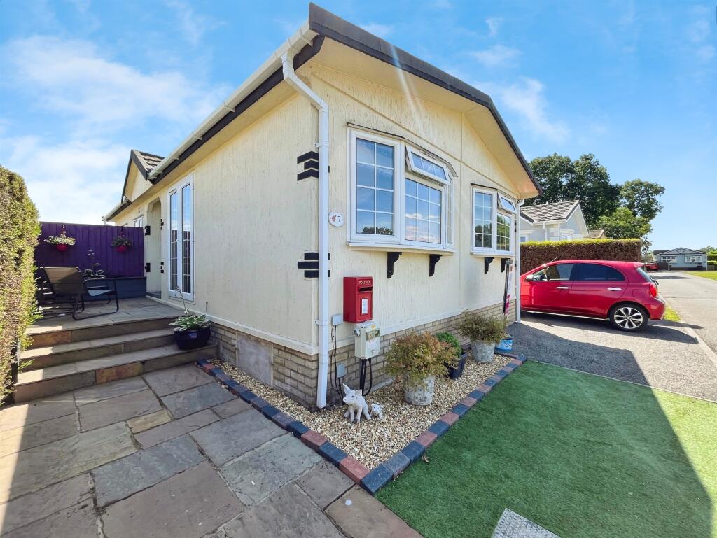2-bed caravan on Eye Road, Brome, Eye, £160,000