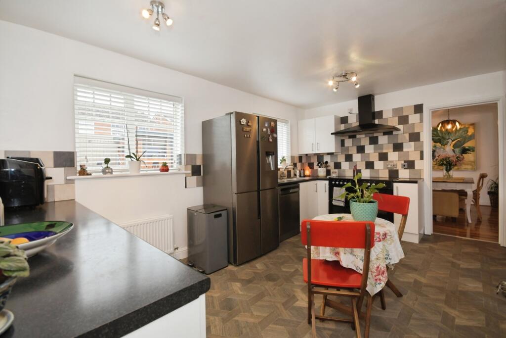 Little Brind Road, Chesterfield, Derbyshire, S41 photo 3
