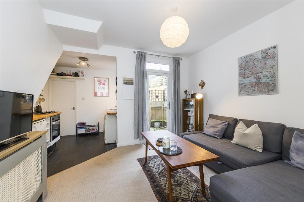 Apartment in London - More
