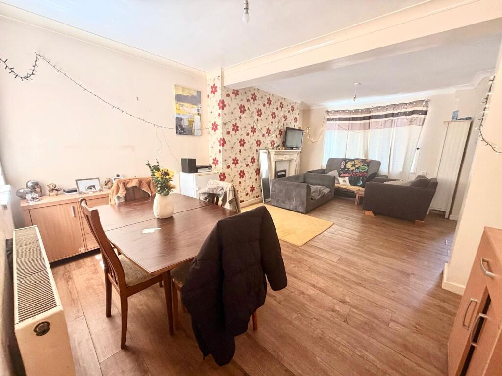 House in Markham, Argoed - More