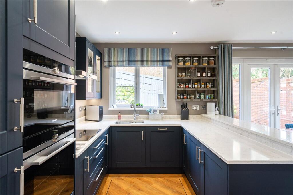 30, Garside Way, Marlborough, Wiltshire, SN8 photo 4