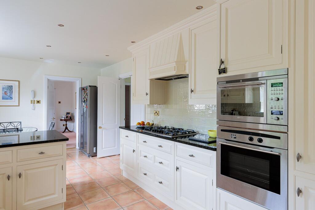 House in Knutsford, Cheshire East - More
