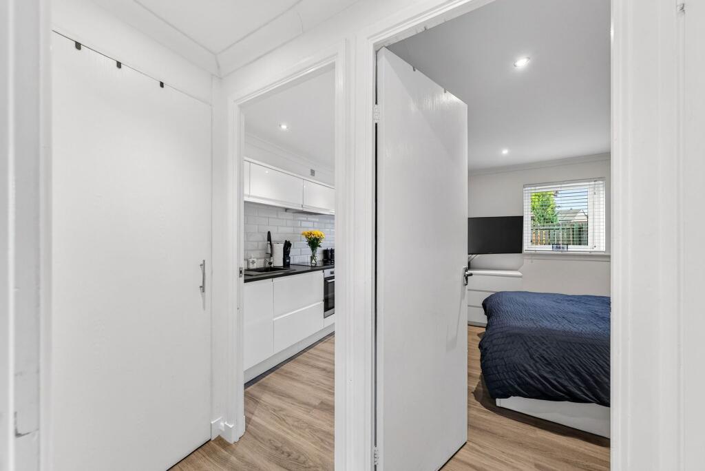 Apartment in Edinburgh, West Lothian - More