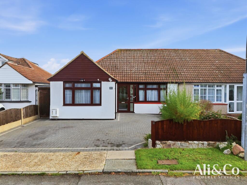 2-bed house on The Close, Grays, £465,000