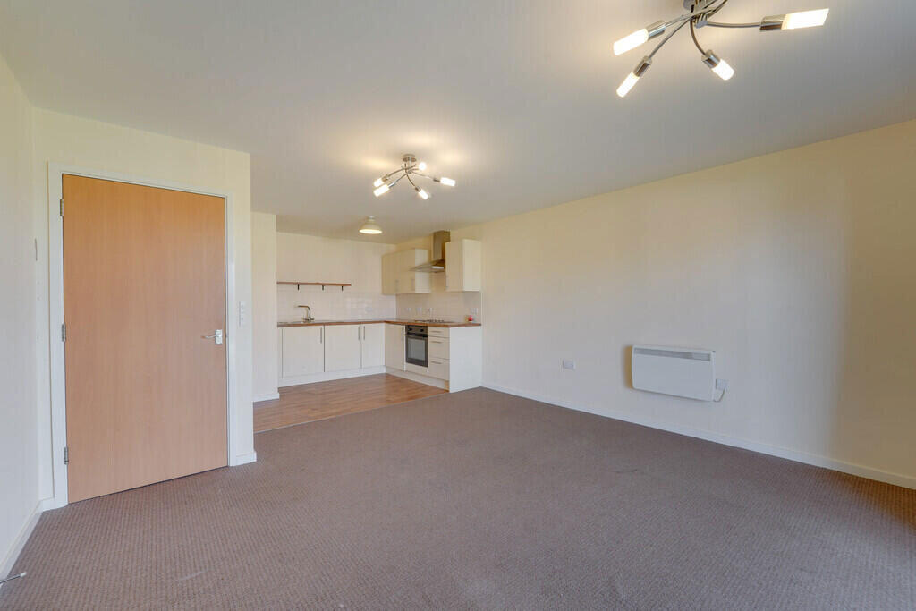 Apartment in Milton Keynes, Bedford - View 5