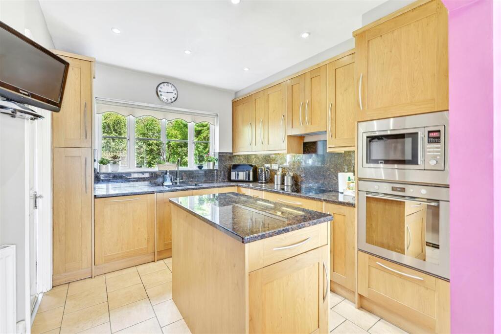 House in Southend-on-Sea - View 3