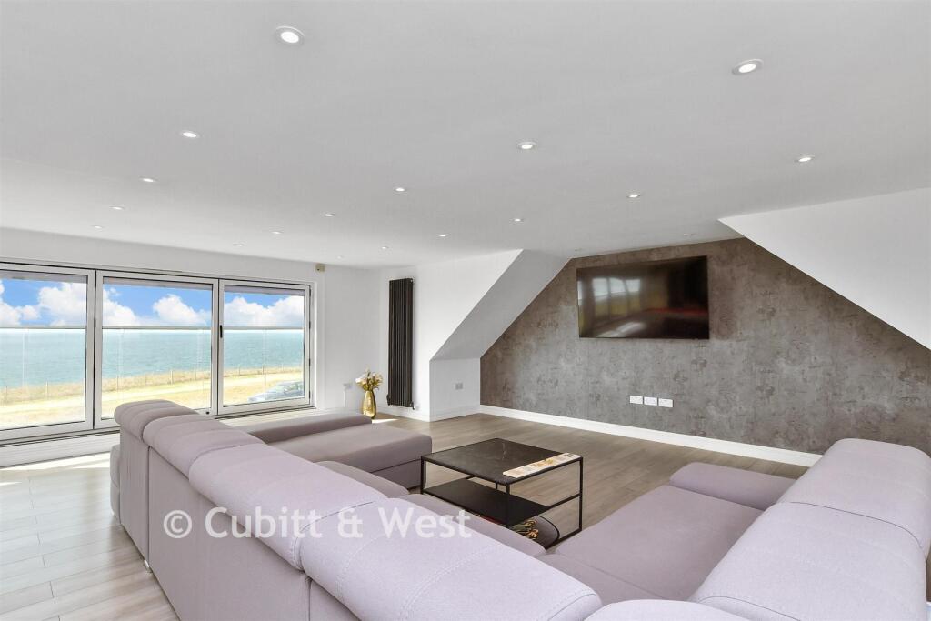 House in Peacehaven, Telscombe Cliffs - View 5
