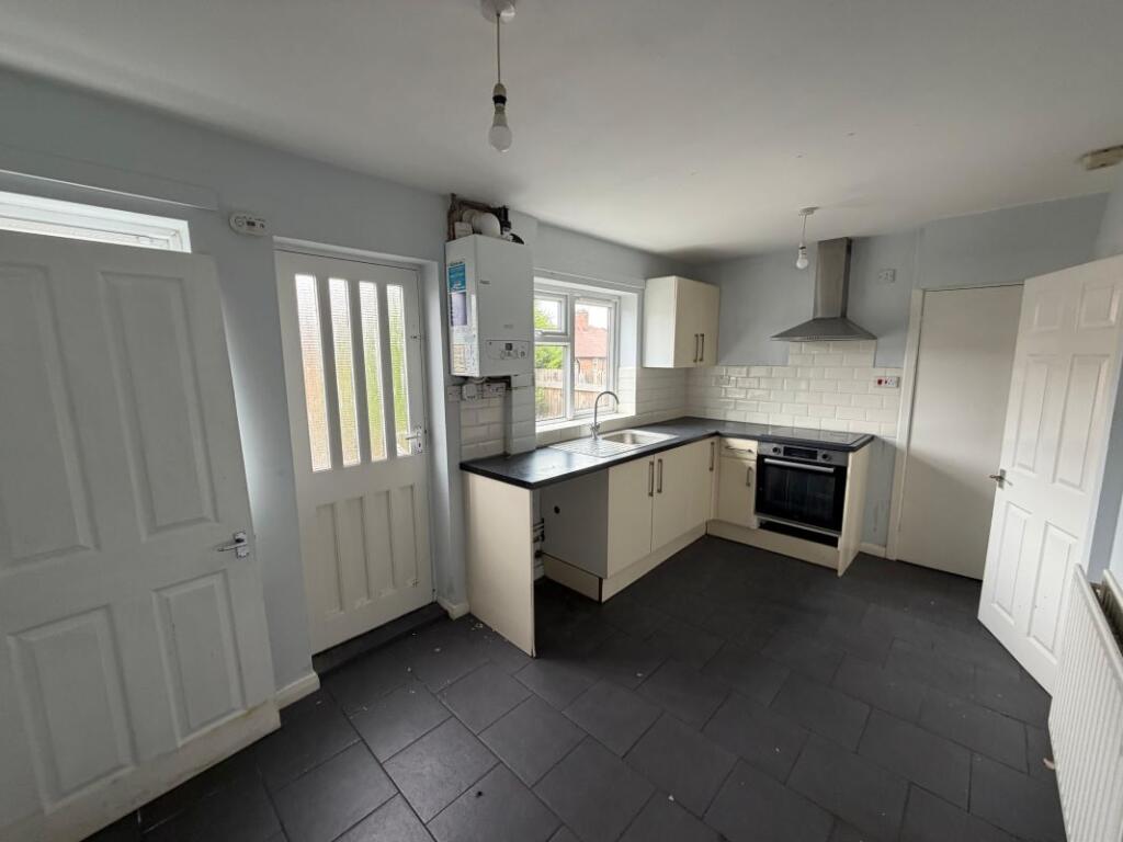 207 Leybourne Drive, Nottingham, NG5 5GL - More