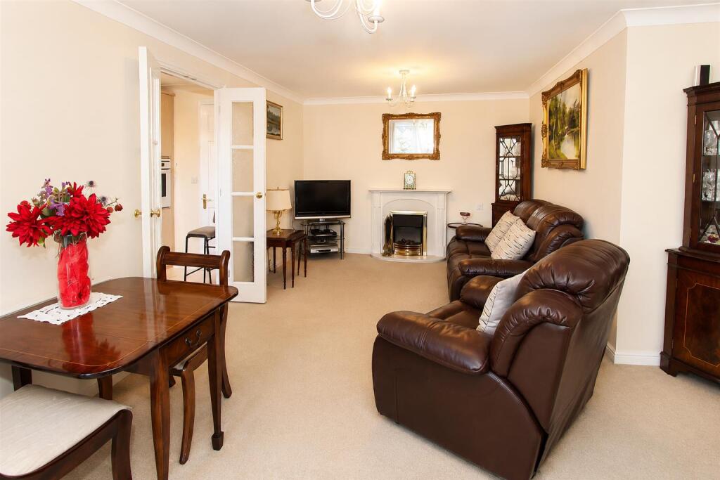Apartment in Kingston upon Thames - More