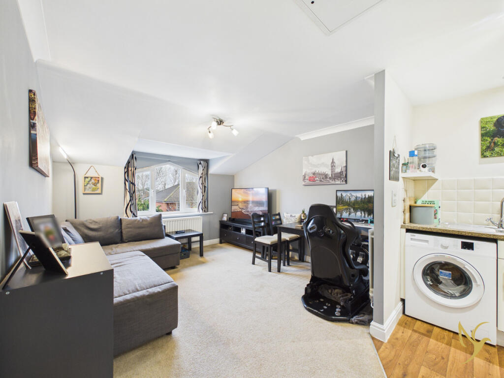 #WelcomeHome to: Pinewood House, Coombs Road, Worcester, WR3 - View 2