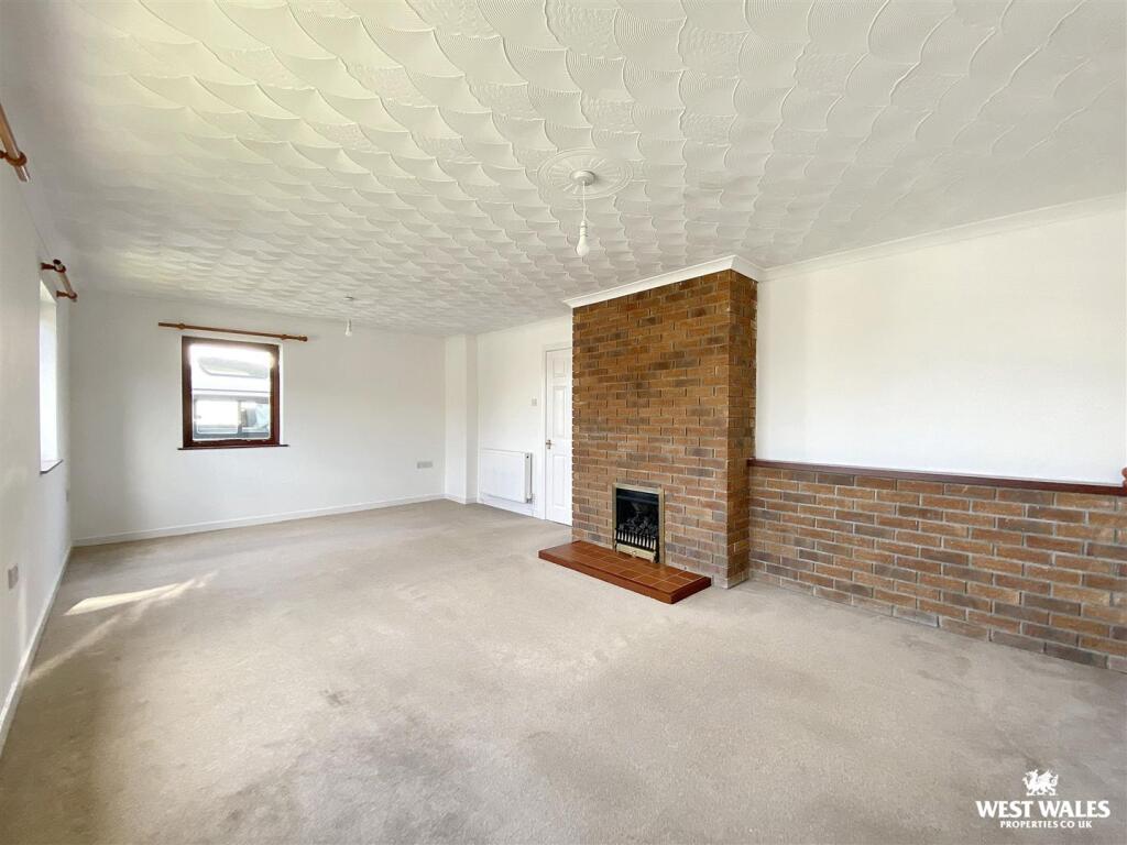 Cenarth Close, Pembroke Dock photo 2
