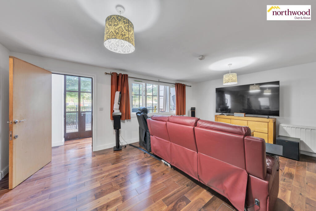 Apartment in Three Rivers, Abbots Langley - More