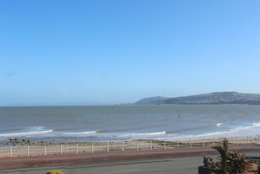 Rhos Promenade, LL28 photo 4