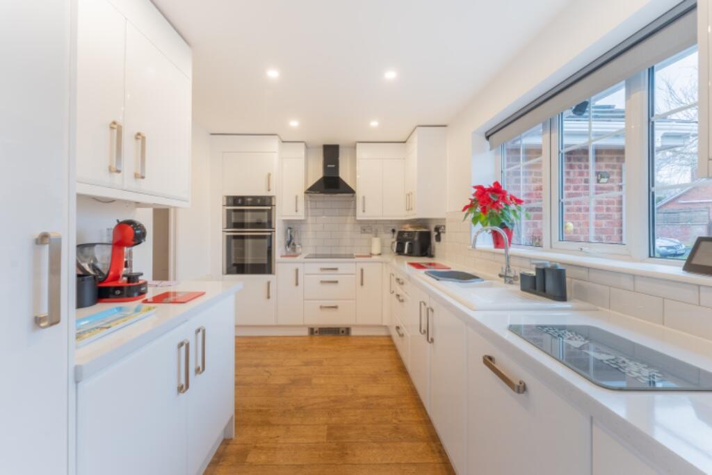 House in Wirral, Liverpool City Region - View 5