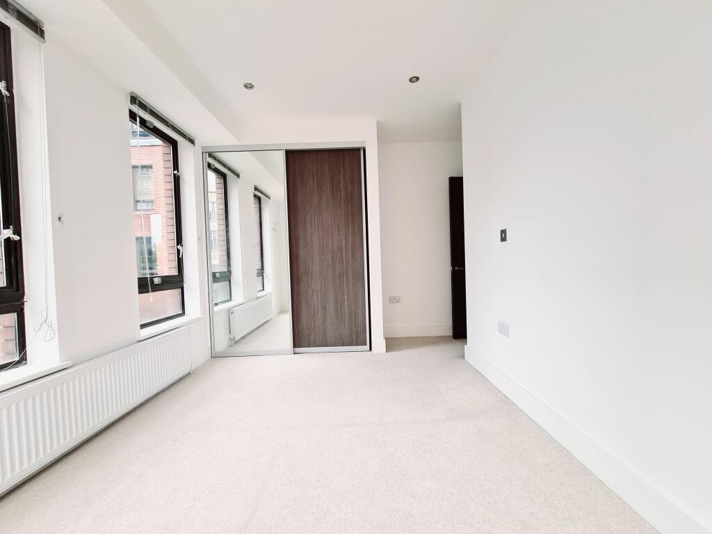 Apartment in Watford, North Watford - View 4