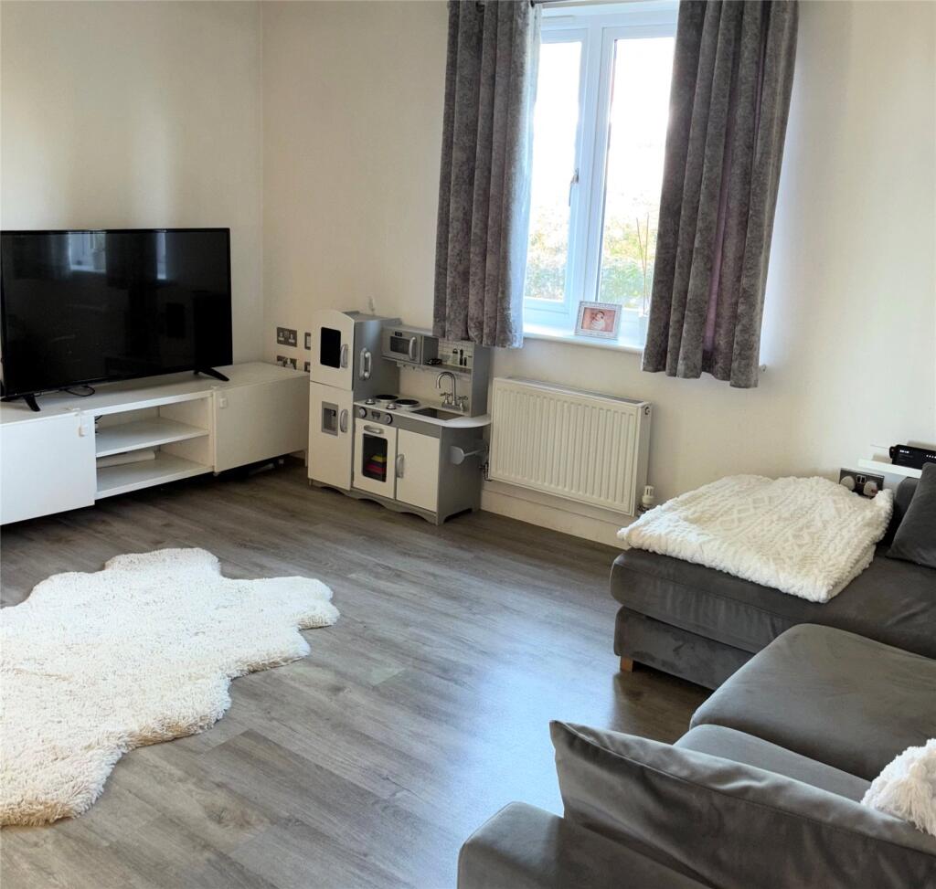 Apartment in Newbury, West Berkshire - View 2