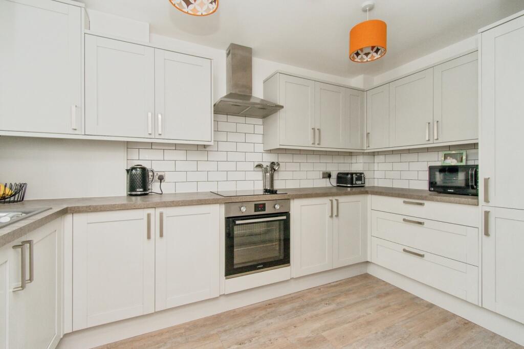 Vicars Terrace, Allerton Bywater, Castleford, West Yorkshire, WF10 photo 2